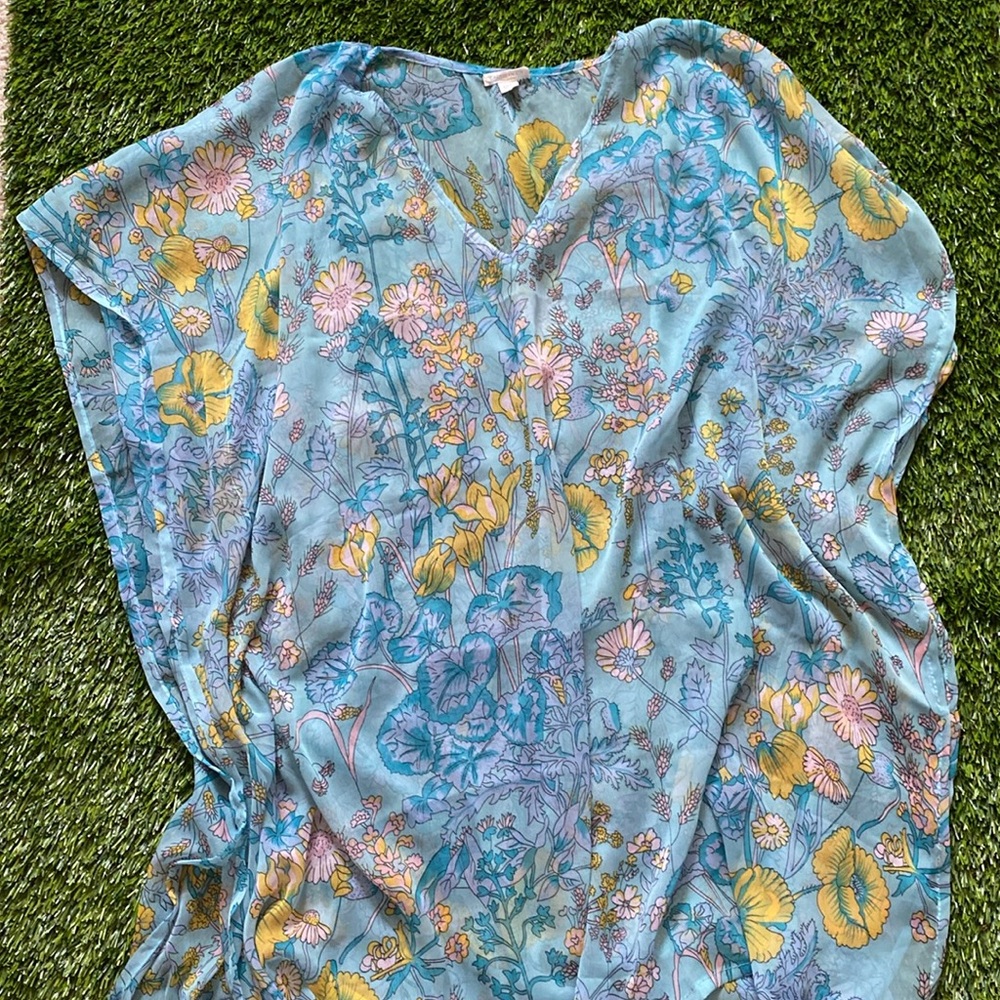 Beach Cover-up. Delicately fabric & flows with lights colors at the beach. - Picture 3 of 16